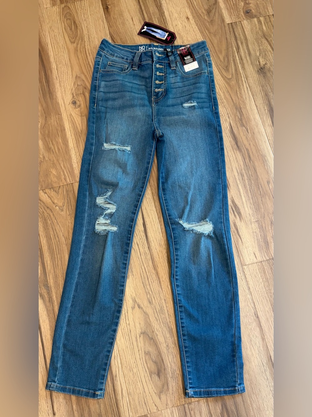 No Boundaries Blue Skinny Distressed Button-Fly Jeans. Size 3 New with tags